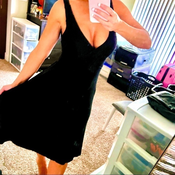 Co-Op 4 Barneyโs Lovely MIDI Dress! Cute & classic! Perfect 4 Valentine's Day ๐ - Picture 3 of 16